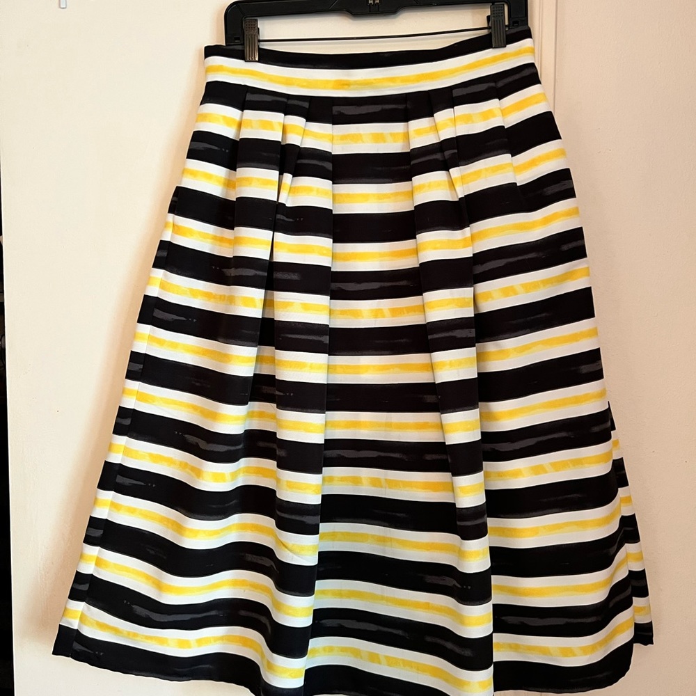 Gorgeous, full midi skirt.